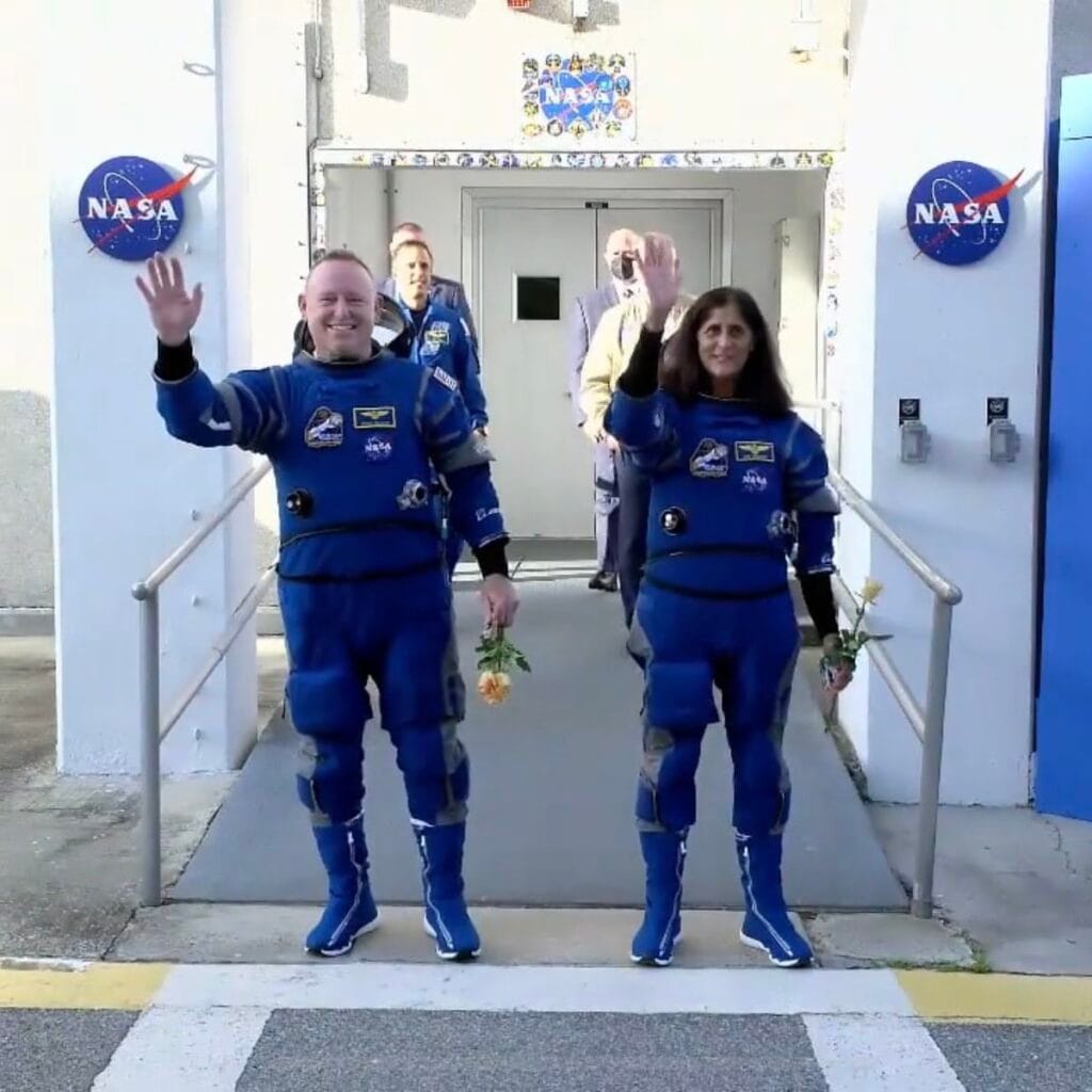 Wilmore and Suni Williams Return to Earth After Nine Months in Space (2)